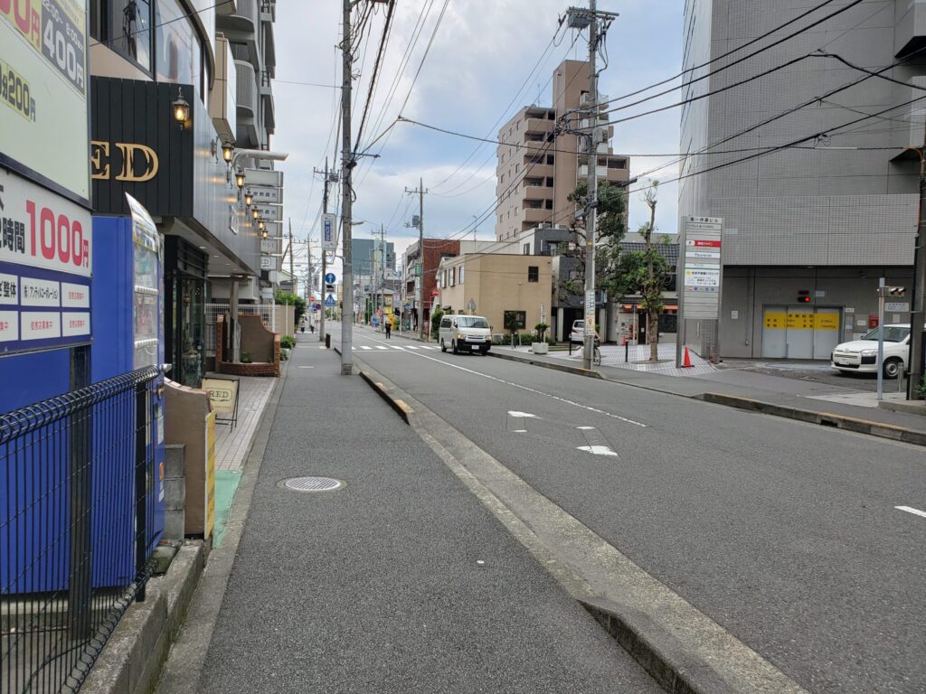 交差点先の道