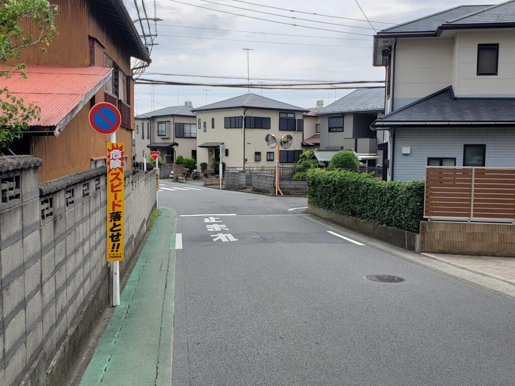 下りきった先の交差点