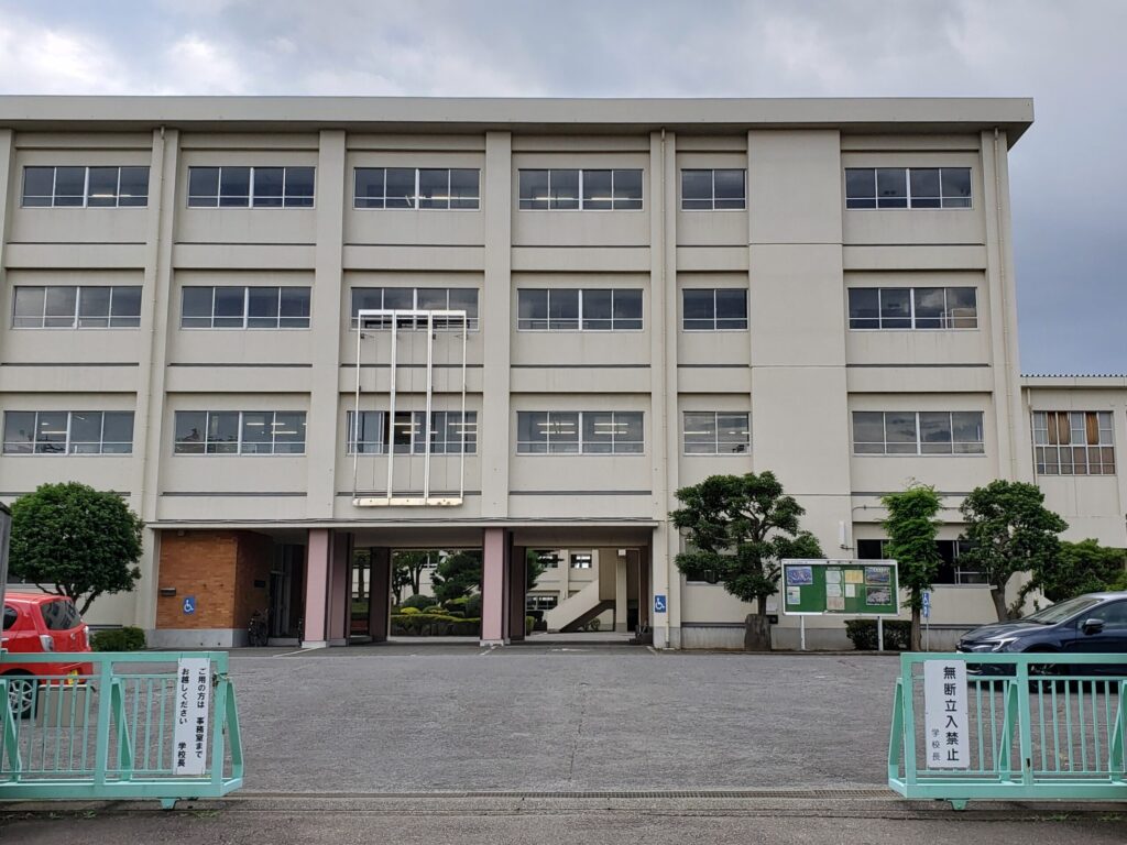伊志田高校外観①