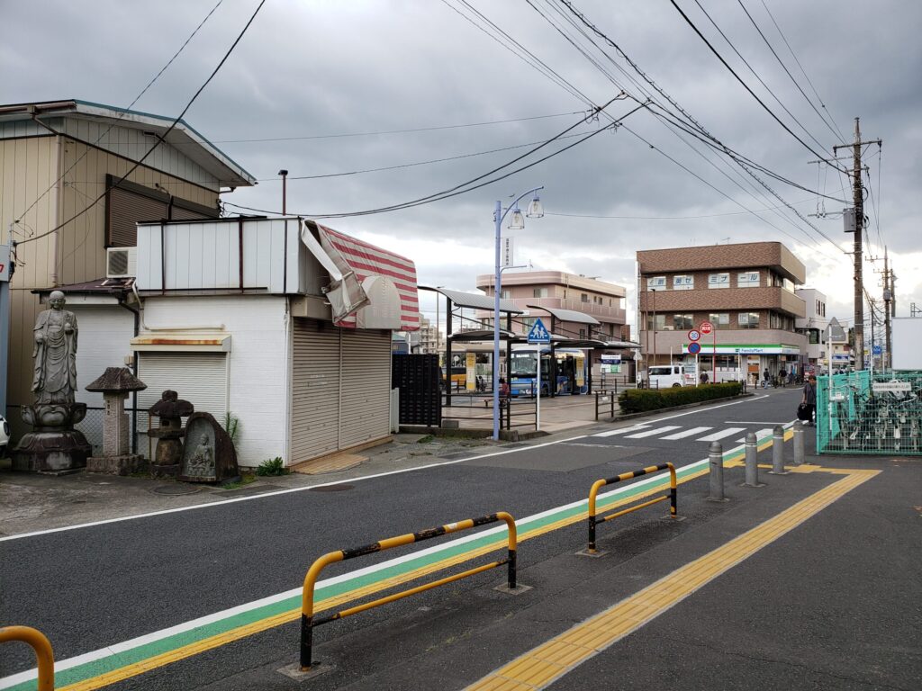 愛甲石田駅のようす①