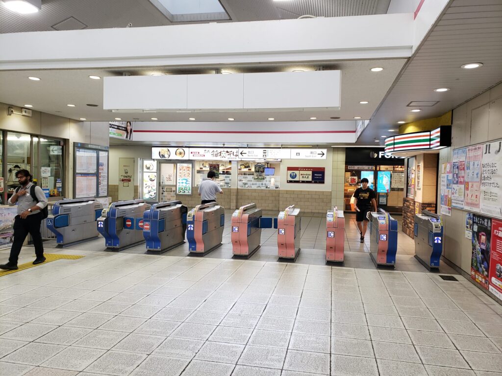 愛甲石田駅改札