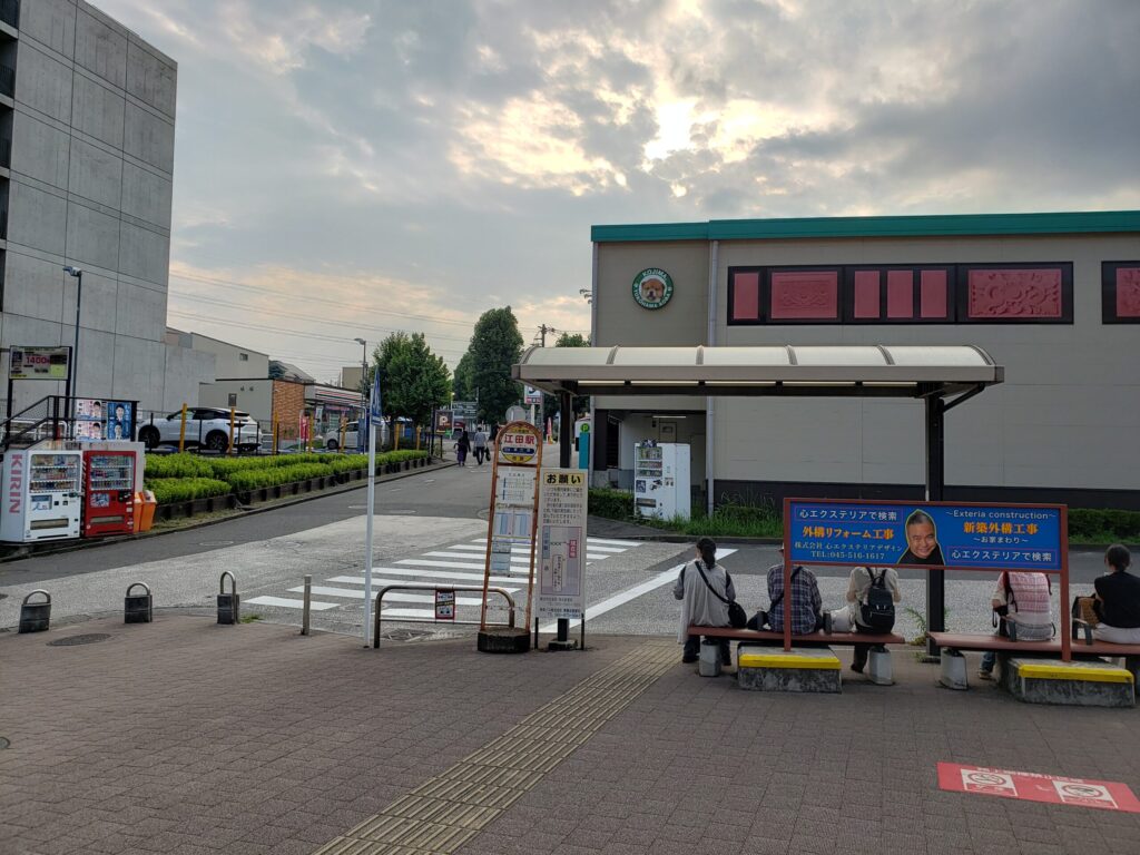 江田駅西口のようす①