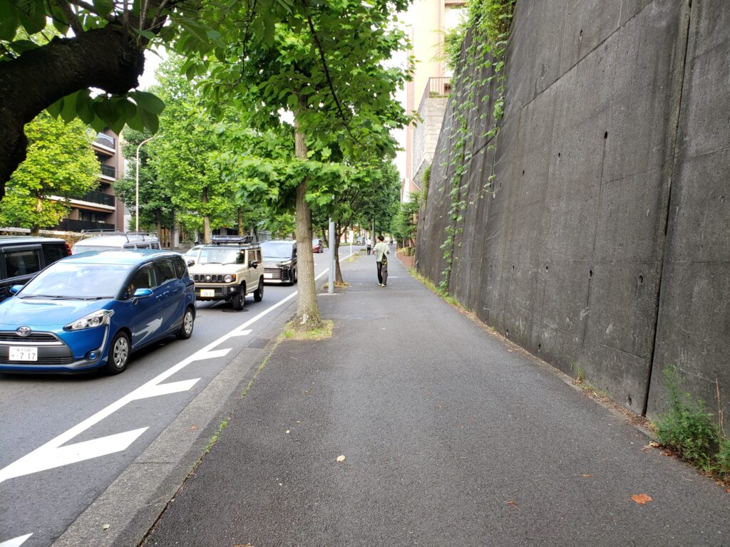 交差点先の登坂