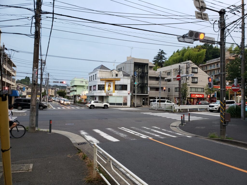 「平崎橋」交差点