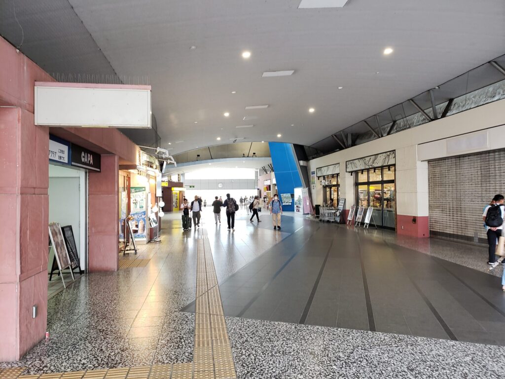 秦野駅のようす①