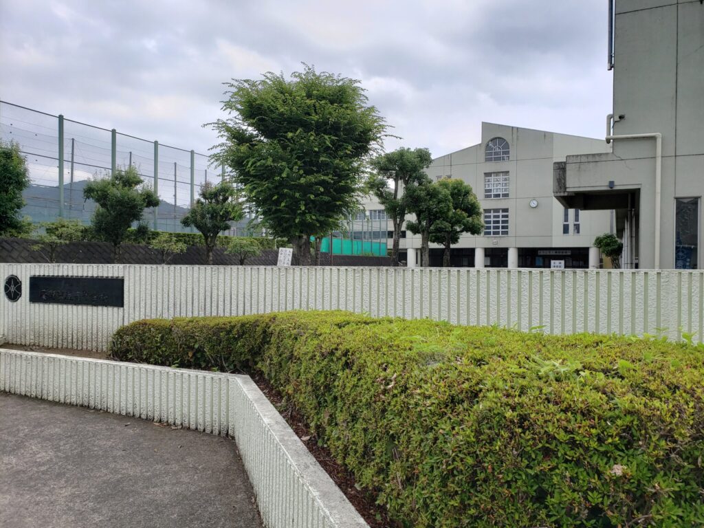 秦野曽屋高校外観①