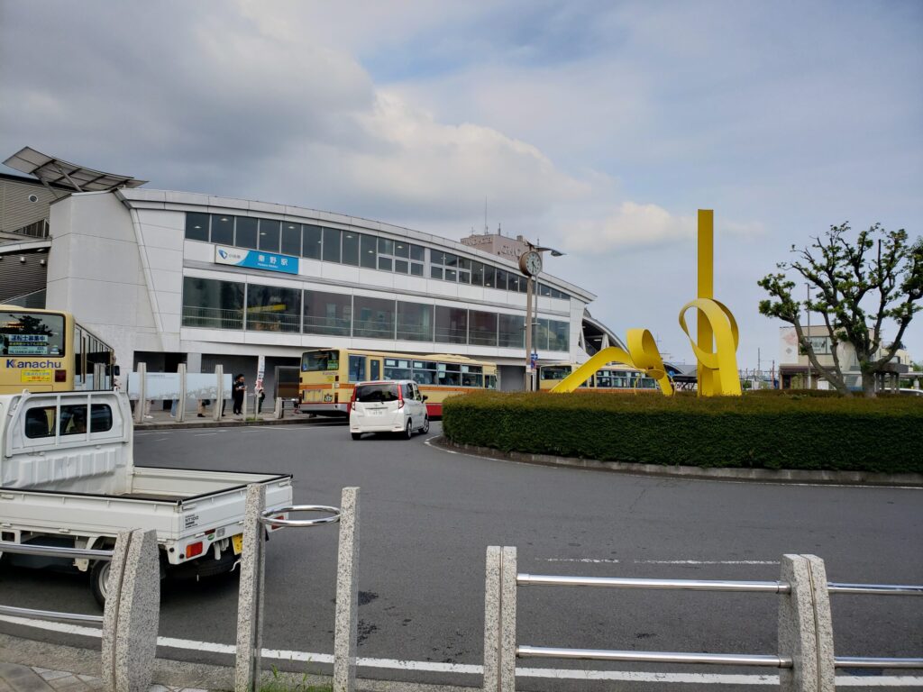 秦野駅南口のようす