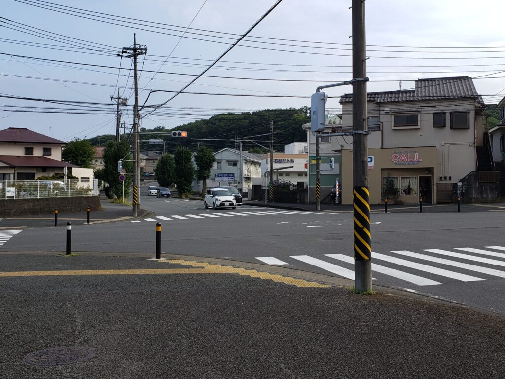 「秦野総合高校入口」交差点