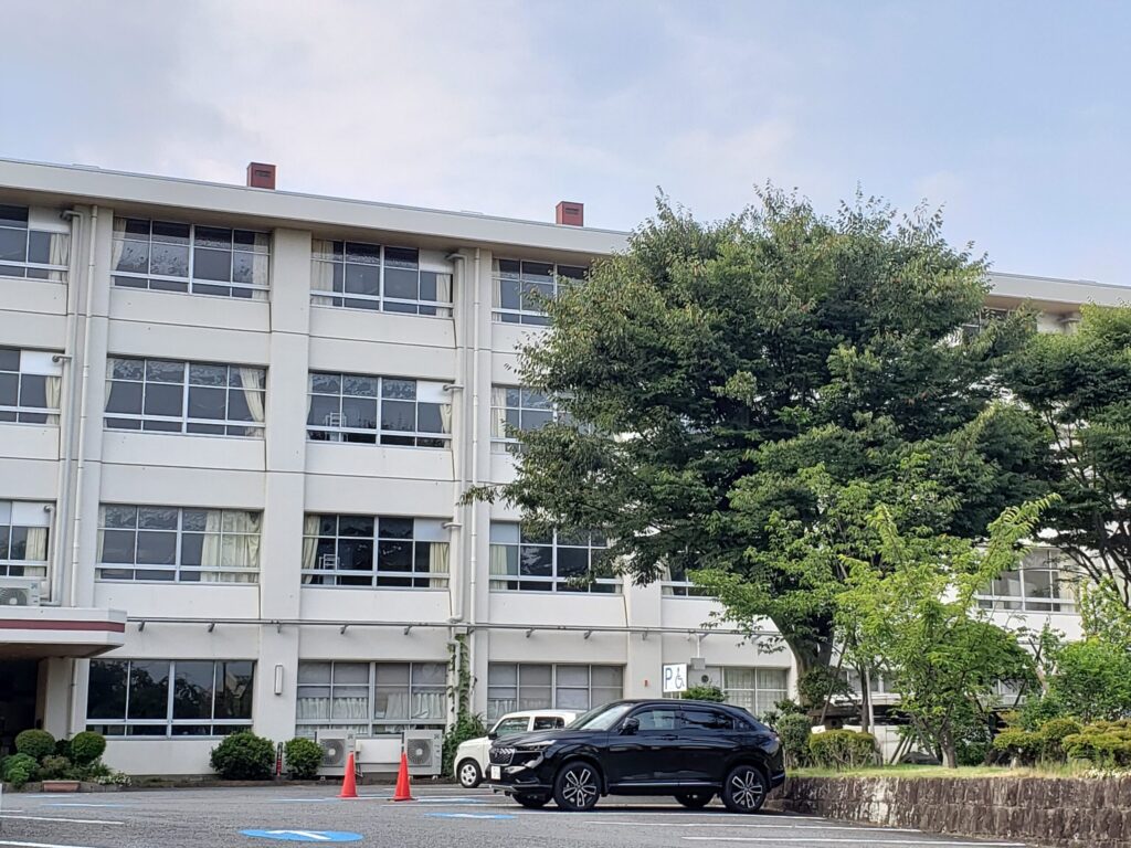秦野総合高校外観②