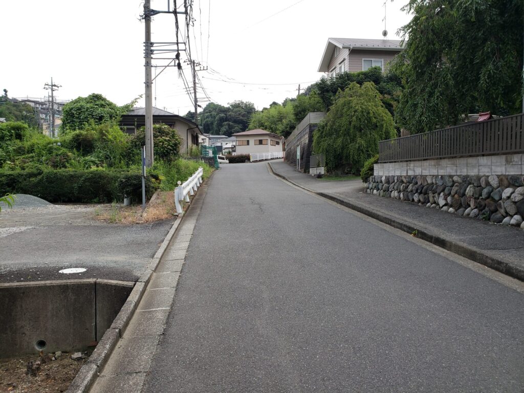 分かれ道の先の登り坂②