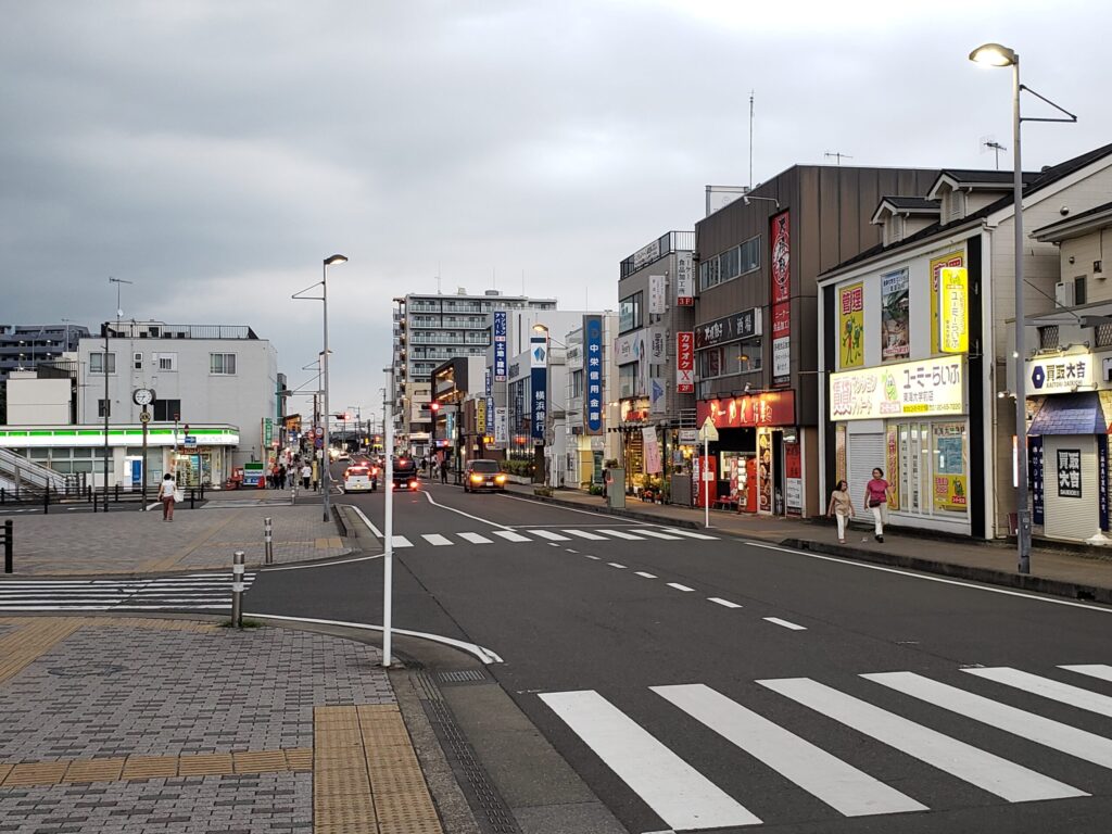 東海大学駅前南口の様子②