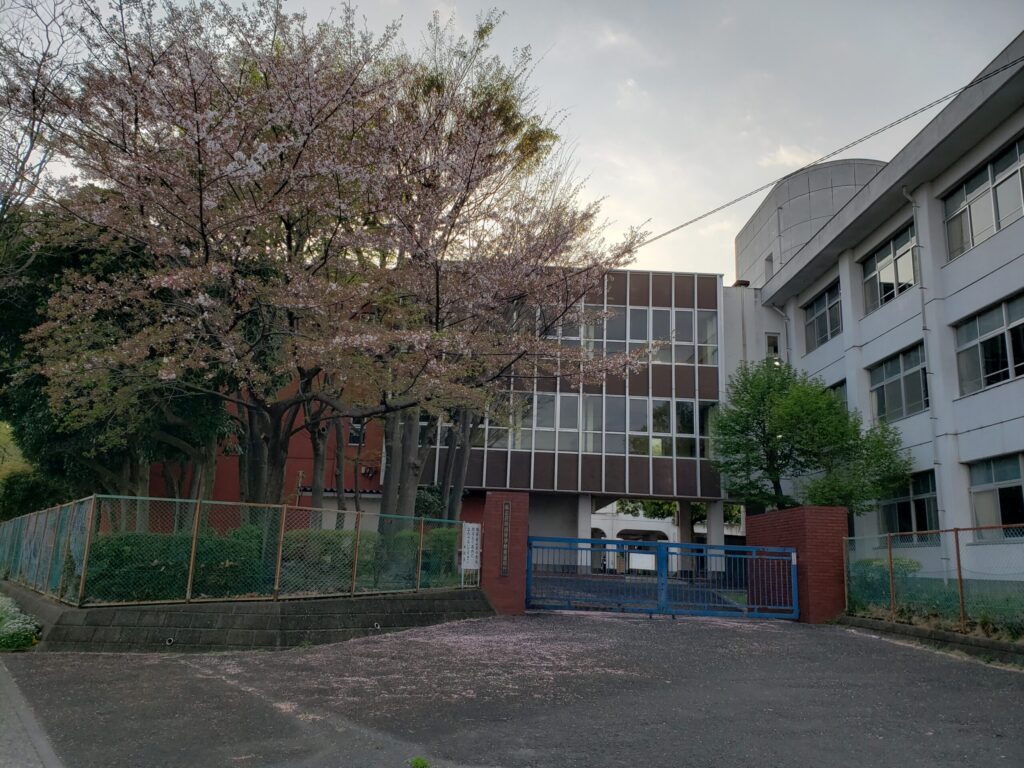 荏田高校外観②