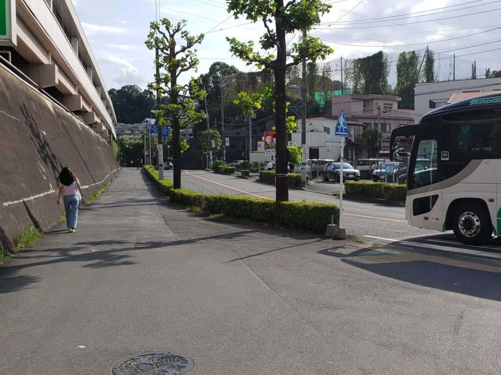 小田原駅西口近くの道