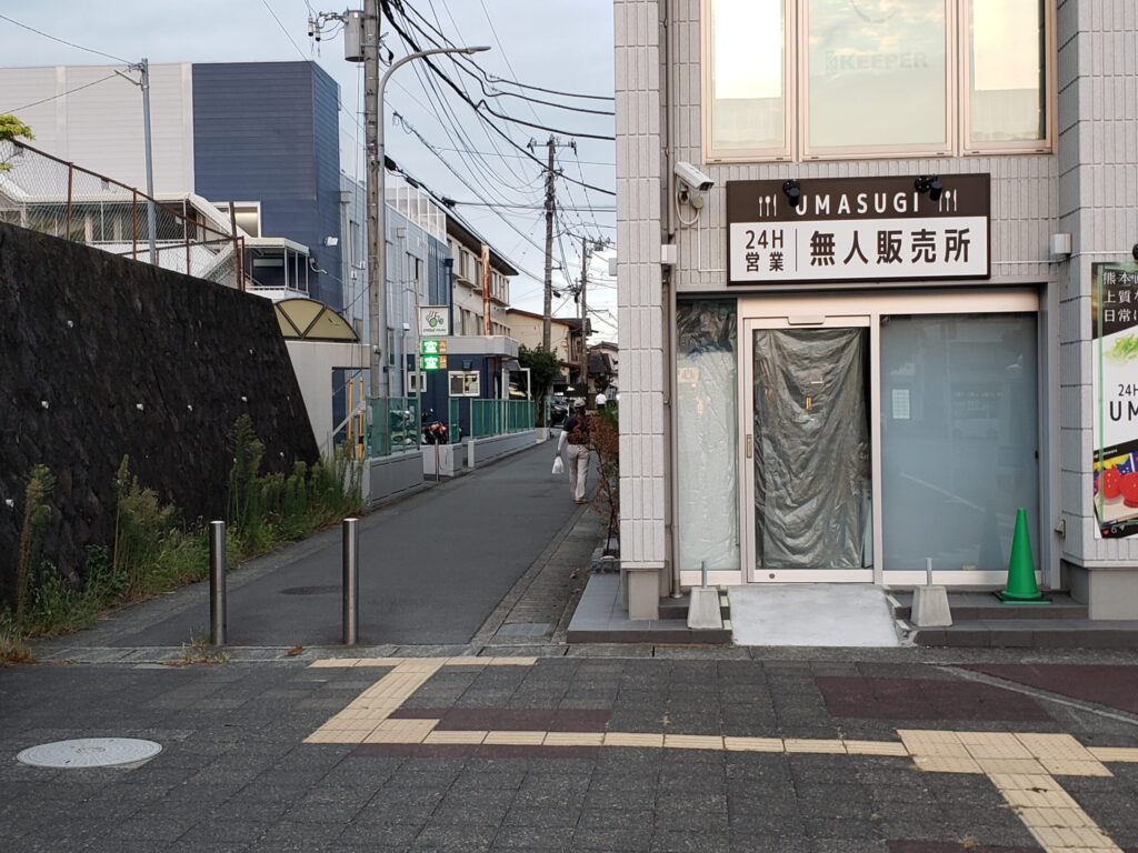 線路沿いの小道