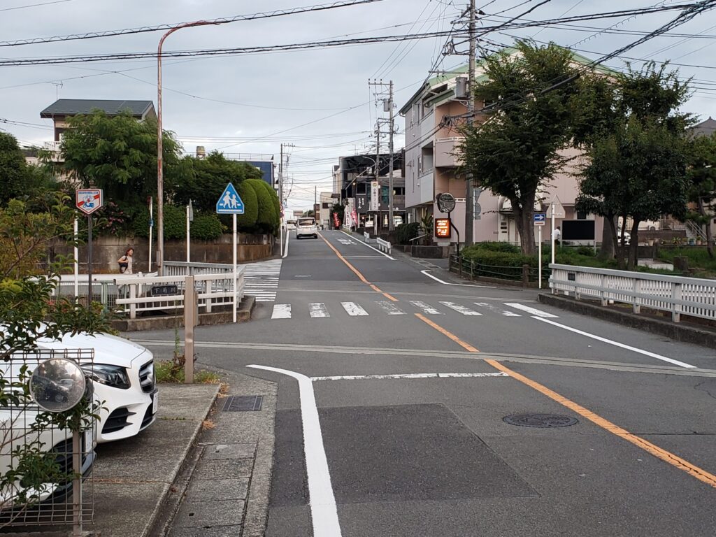通学路にある橋