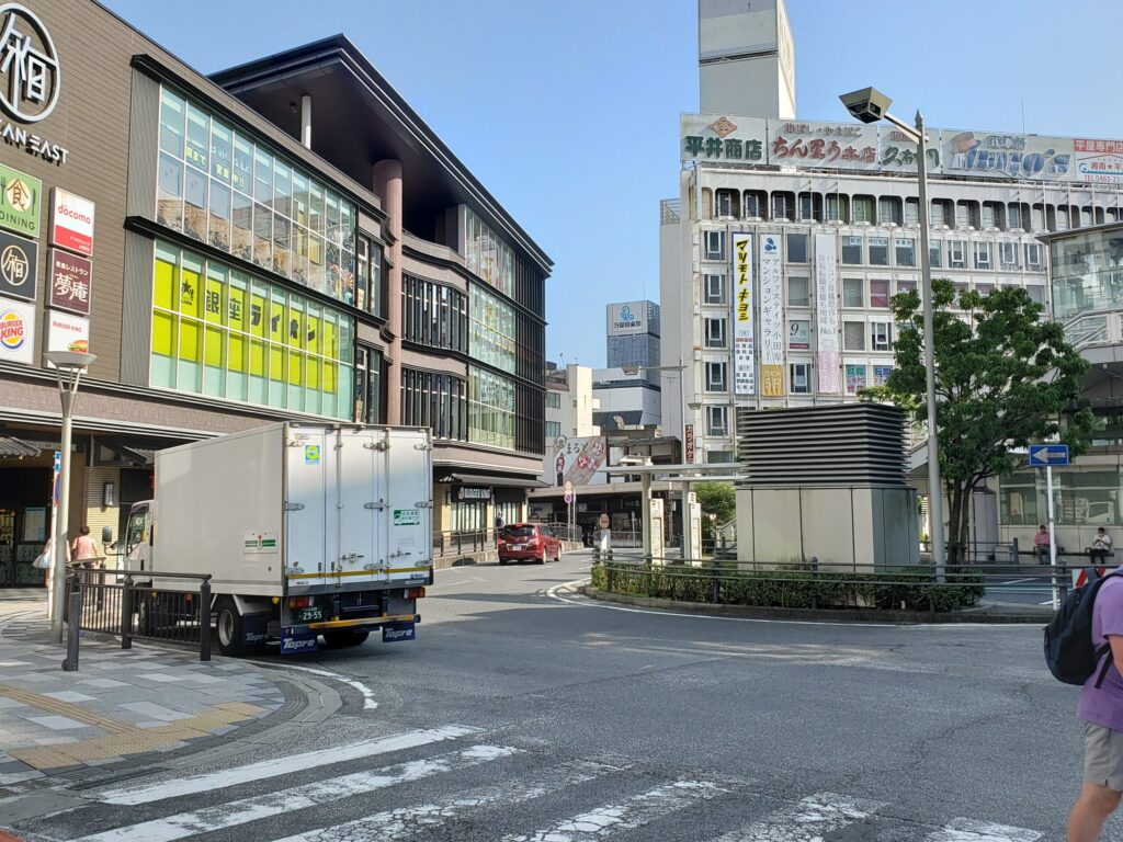 小田原駅東口のようす①