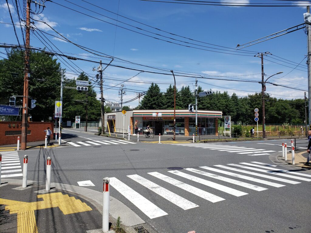 「神奈川総合産業入口」交差点