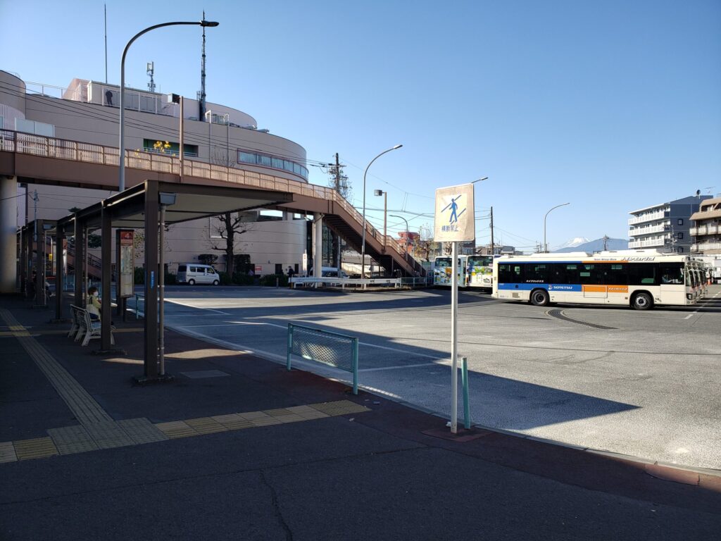 三ツ境駅北口のバスロータリー