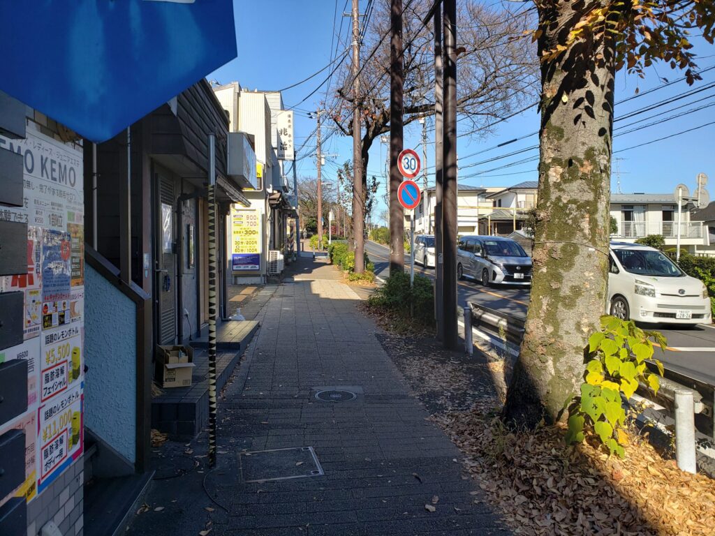 北口近くの上り坂