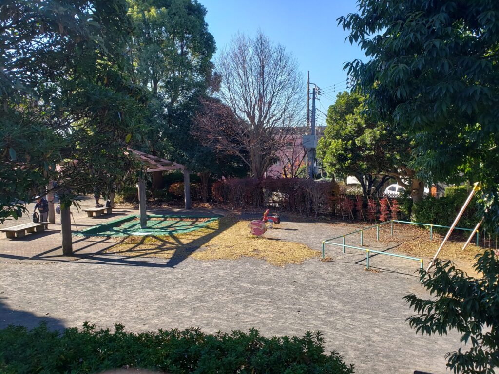 下り坂途中の公園