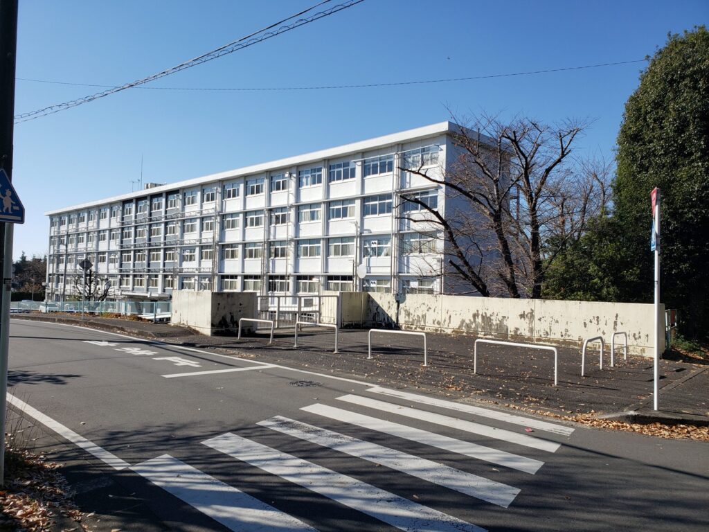 横浜瀬谷高校外観①