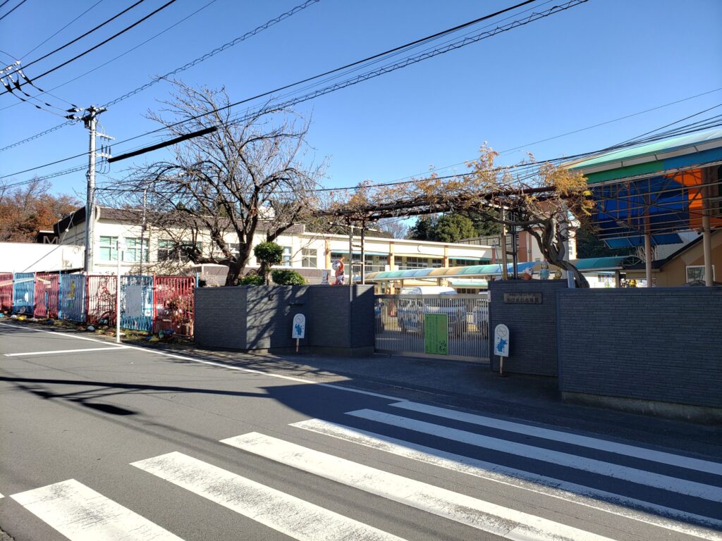 高校前の幼稚園