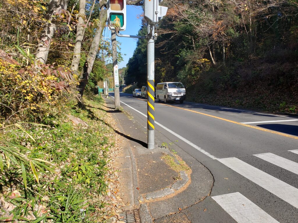 「横浜瀬谷高校入口」交差点