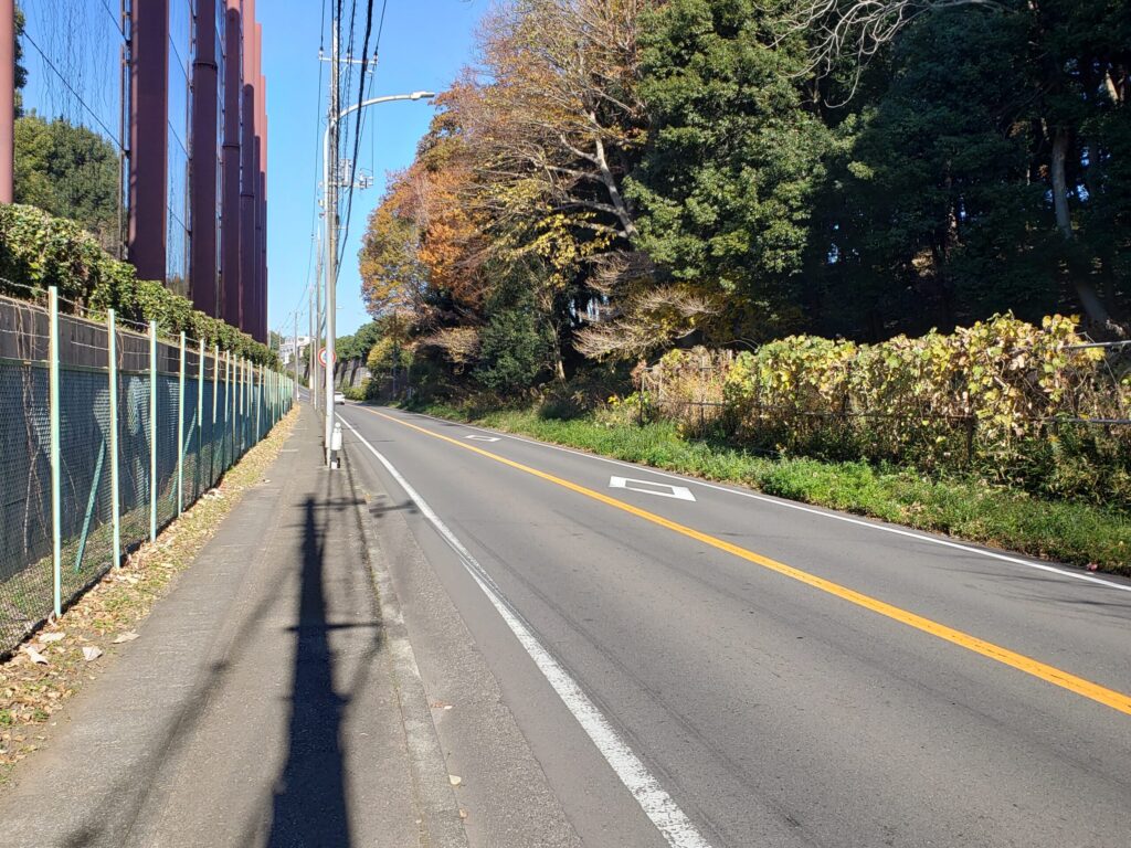 下り坂の先の直線