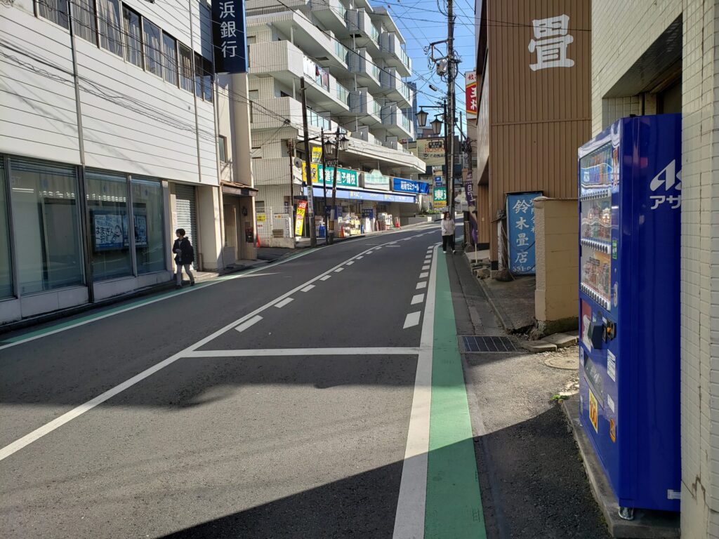 バス乗り場近くの登り坂①