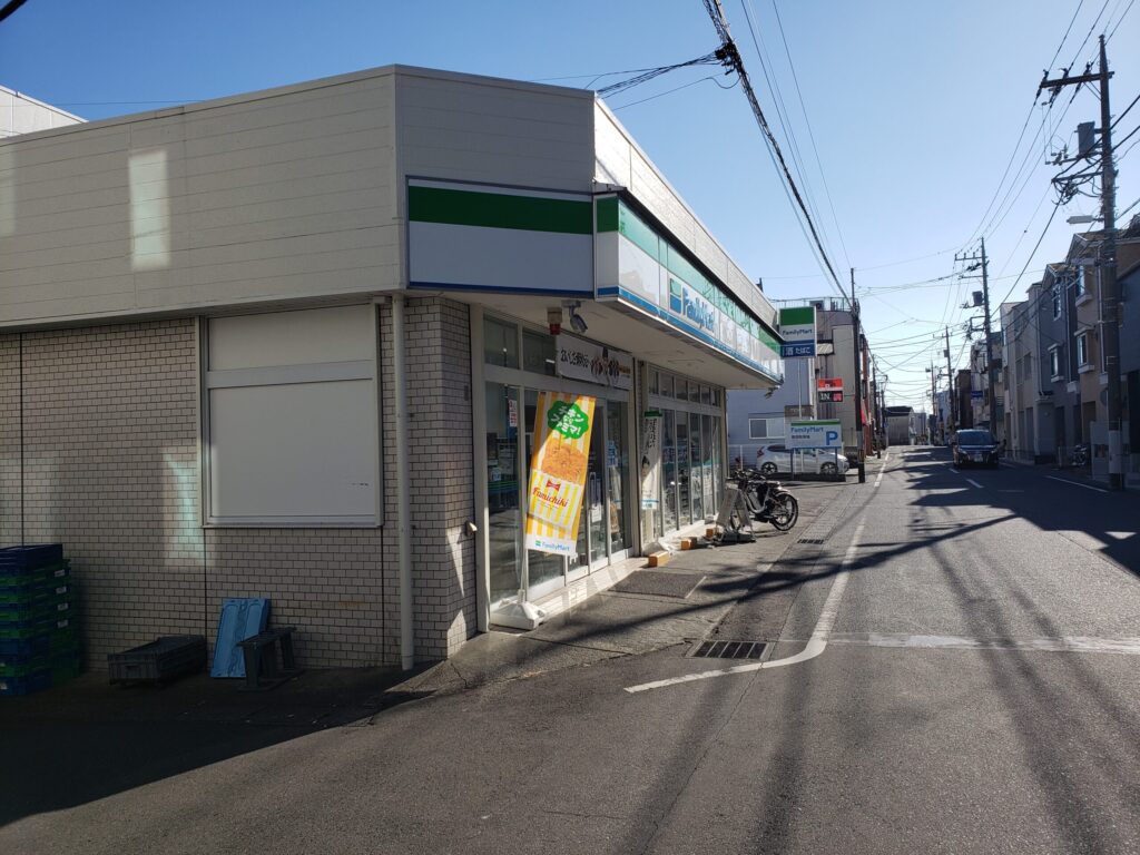 校舎最寄りのコンビニ