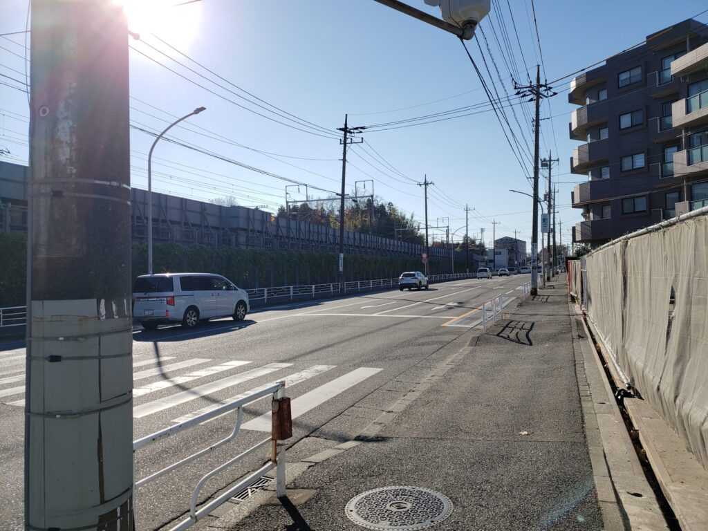 新幹線沿いの大通り②