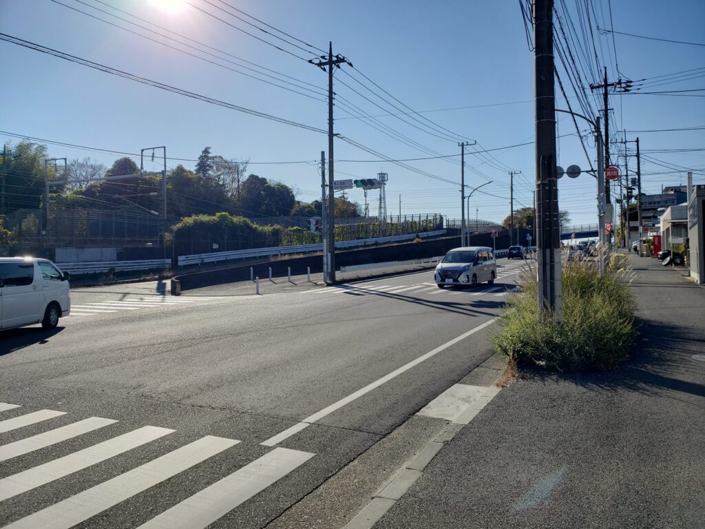 「隼人高校入口」交差点