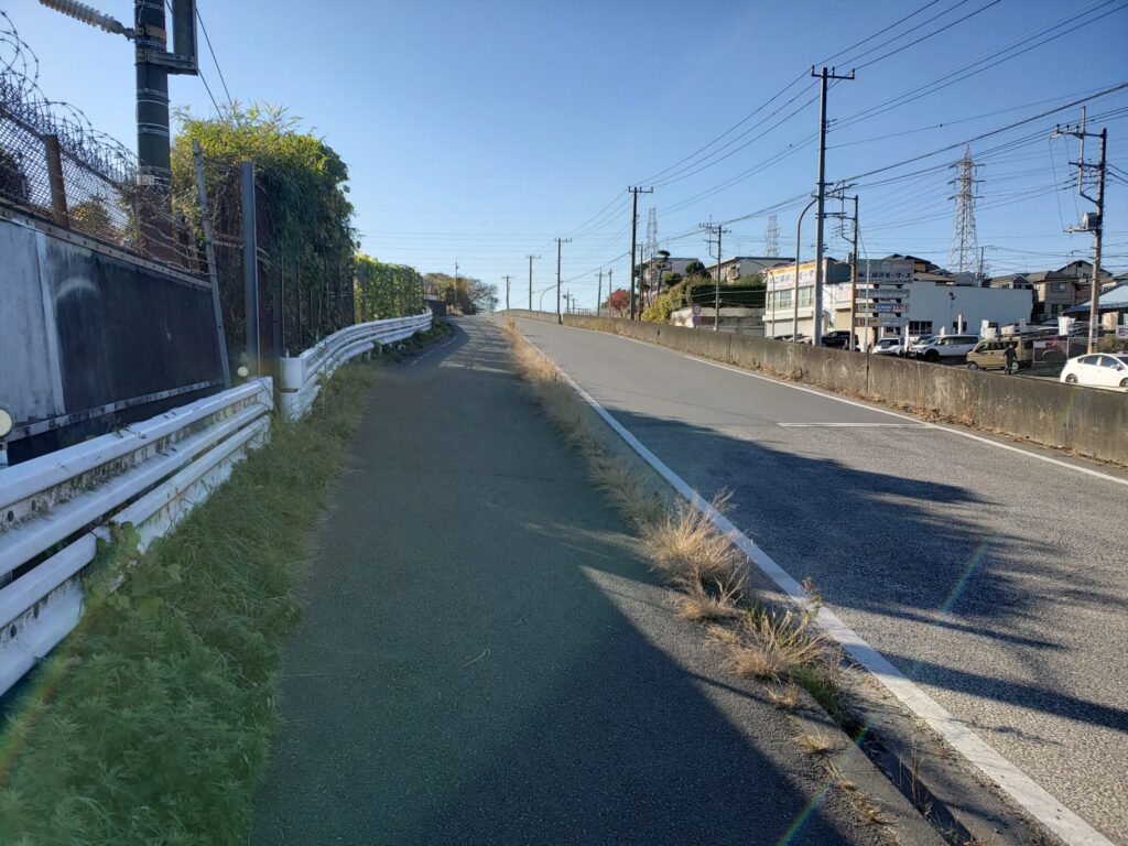 交差点先の道①