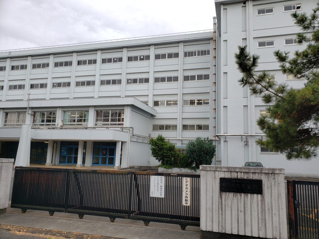 柏陽高校外観①