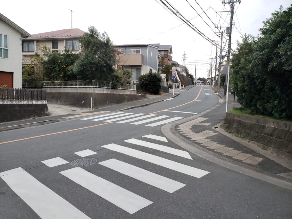 大船高校沿いの上り坂①