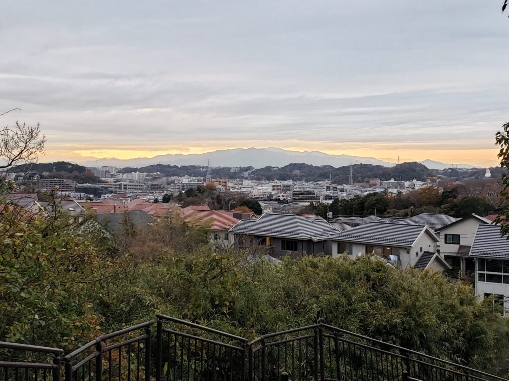 階段頂上付近の景色